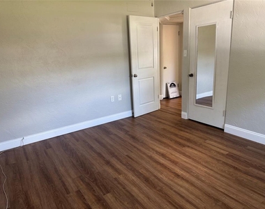 2845 9th Avenue N - Photo Thumbnail 17