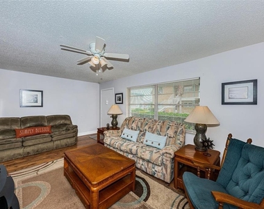 5217 81st Street N - Photo Thumbnail 2