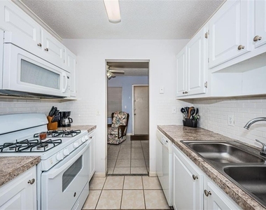 5217 81st Street N - Photo Thumbnail 4