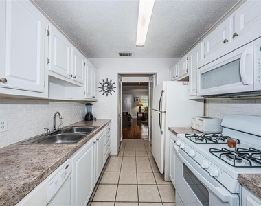 5217 81st Street N - Photo Thumbnail 5