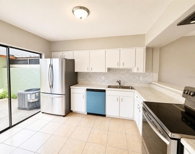 5104 Springwater Court - Photo Thumbnail 7