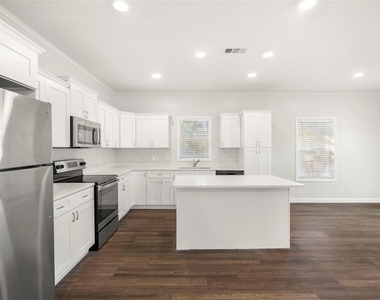 4352 9th Avenue S - Photo Thumbnail 7