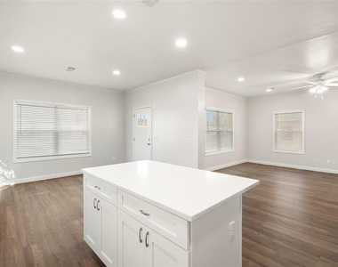 4352 9th Avenue S - Photo Thumbnail 8