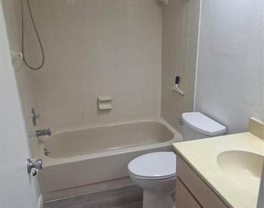 2377 Lake Heather Heights Court - Photo Thumbnail 10
