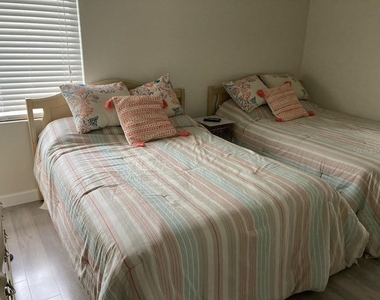 2377 Lake Heather Heights Court - Photo Thumbnail 17