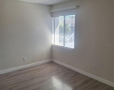 2377 Lake Heather Heights Court - Photo Thumbnail 7