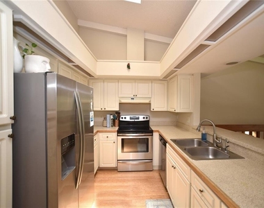 357 8th Avenue N - Photo Thumbnail 5