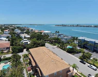 357 8th Avenue N - Photo Thumbnail 4