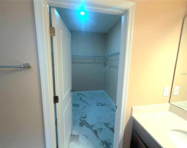 5583 Toulouse Lane - Photo Thumbnail 12