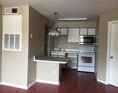 2200 Key West Court - Photo Thumbnail 3