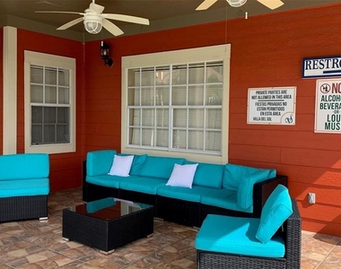 2200 Key West Court - Photo Thumbnail 15