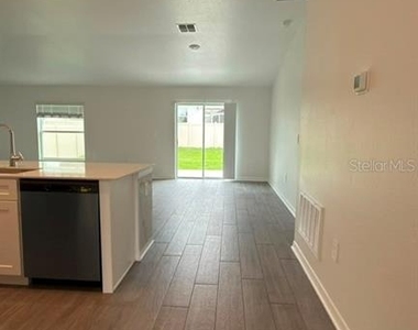 707 Grove Street - Photo Thumbnail 5