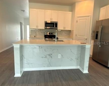707 Grove Street - Photo Thumbnail 4