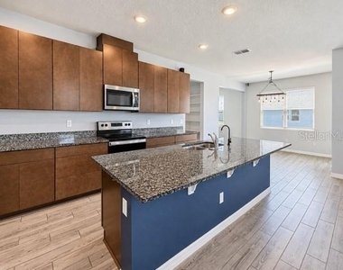 2436 Blowing Breeze Avenue - Photo Thumbnail 5