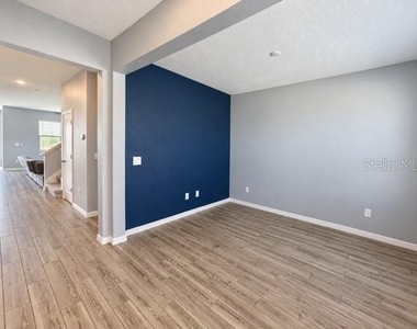 2436 Blowing Breeze Avenue - Photo Thumbnail 4