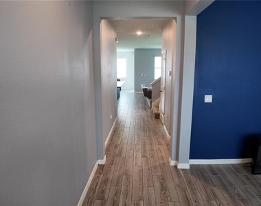 2436 Blowing Breeze Avenue - Photo Thumbnail 5