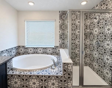 2436 Blowing Breeze Avenue - Photo Thumbnail 16
