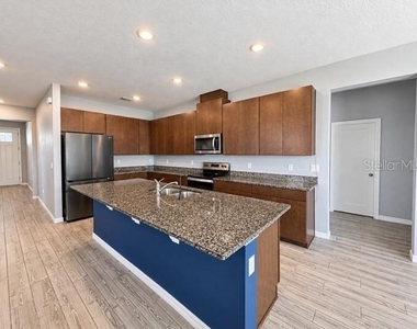2436 Blowing Breeze Avenue - Photo Thumbnail 6