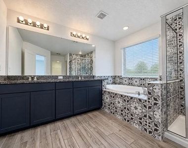 2436 Blowing Breeze Avenue - Photo Thumbnail 14