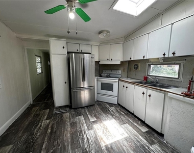 817 Parks Street - Photo Thumbnail 8