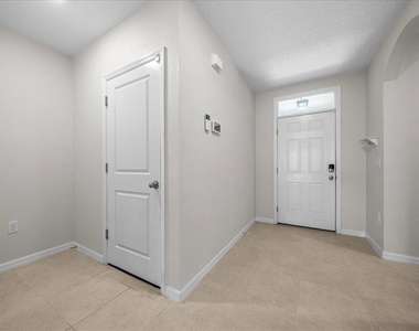 5025 Ne 15th Place - Photo Thumbnail 11