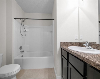 5025 Ne 15th Place - Photo Thumbnail 50