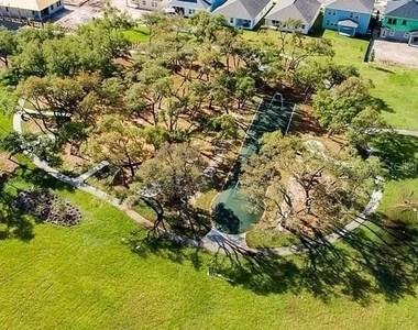 11124 Longleaf Woods Drive - Photo Thumbnail 17