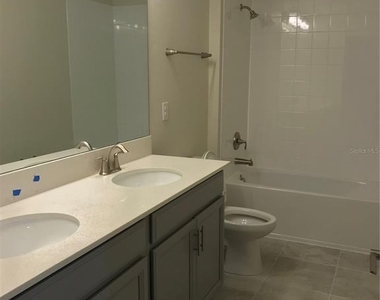 11124 Longleaf Woods Drive - Photo Thumbnail 6