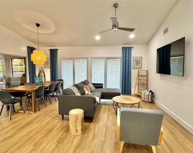 3409 45th Street W - Photo Thumbnail 5