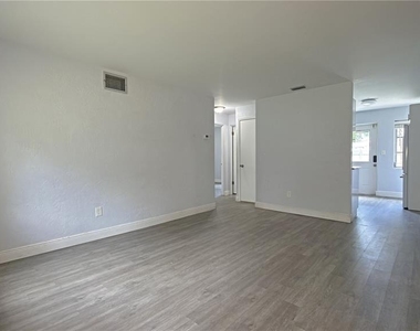 126 Palm Drive - Photo Thumbnail 7
