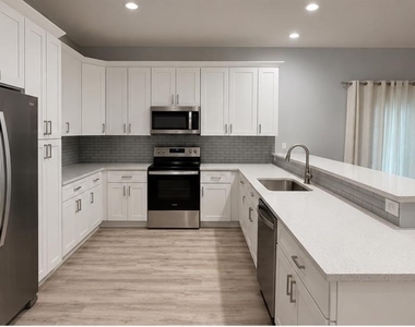 617 Holmes Avenue - Photo Thumbnail 3