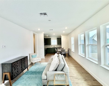13442 Leggett Alley - Photo Thumbnail 4