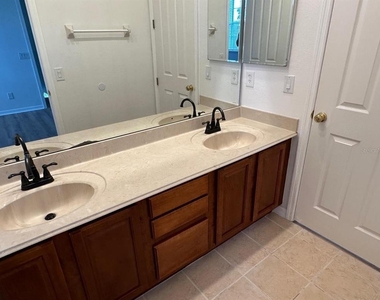 844 Spring Oak Circle - Photo Thumbnail 11