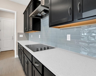 2953 Voyager Avenue - Photo Thumbnail 15