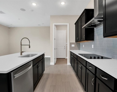 2953 Voyager Avenue - Photo Thumbnail 14
