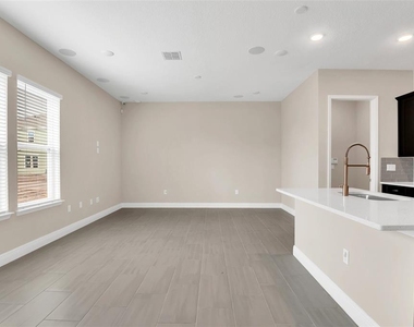 2953 Voyager Avenue - Photo Thumbnail 6