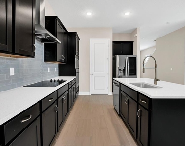 2953 Voyager Avenue - Photo Thumbnail 12