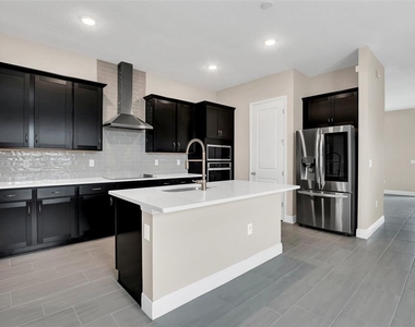 2953 Voyager Avenue - Photo Thumbnail 11