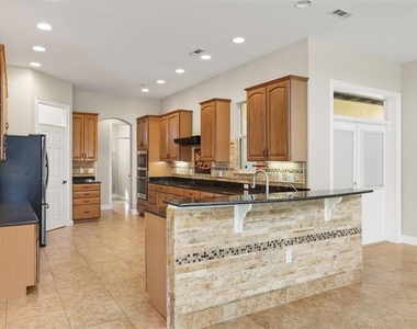 5554 Palm Lake Circle - Photo Thumbnail 21