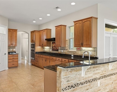 5554 Palm Lake Circle - Photo Thumbnail 20