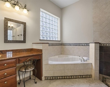 5554 Palm Lake Circle - Photo Thumbnail 32