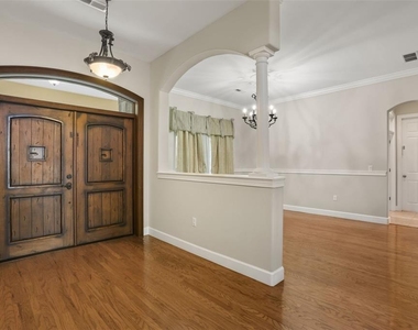 5554 Palm Lake Circle - Photo Thumbnail 7