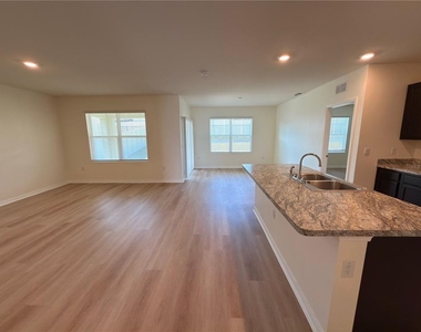 308 Sofia Lane - Photo Thumbnail 7