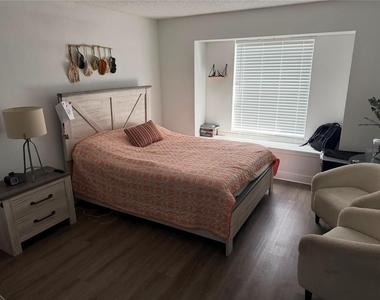 9924 Surrey Ridge Road - Photo Thumbnail 7
