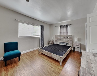 313 S Lawsona Boulevard - Photo Thumbnail 10