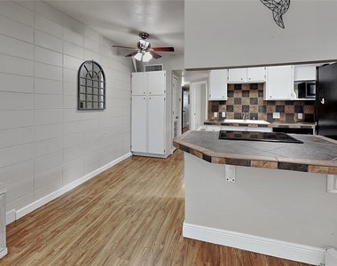 313 S Lawsona Boulevard - Photo Thumbnail 5