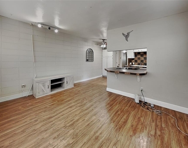 313 S Lawsona Boulevard - Photo Thumbnail 1