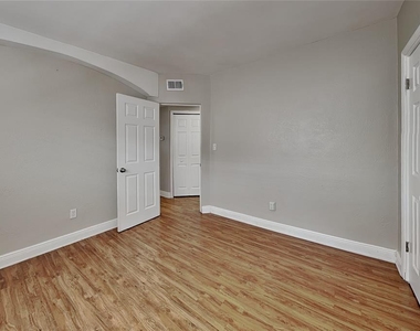 313 S Lawsona Boulevard - Photo Thumbnail 6