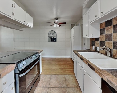 313 S Lawsona Boulevard - Photo Thumbnail 4