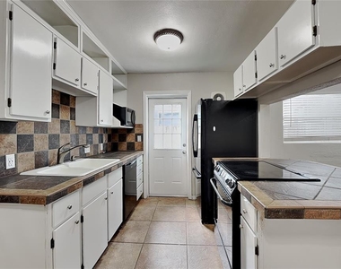 313 S Lawsona Boulevard - Photo Thumbnail 3